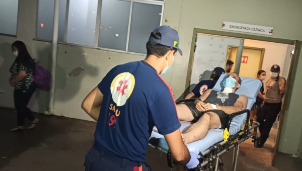 Trabalhador tem casa invadida por assaltante, entra em luta corporal com o bandido e quase morre